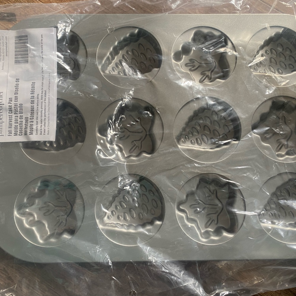 Pampered Chef Fall Harvest Cake Pan